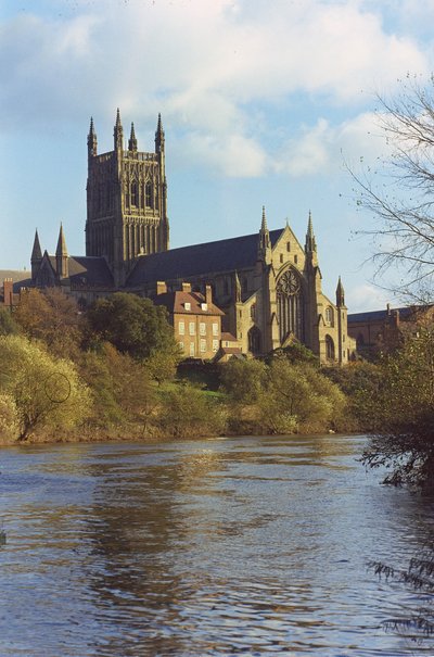 Noordwestelijk uitzicht vanaf de rivier de Severn door English School